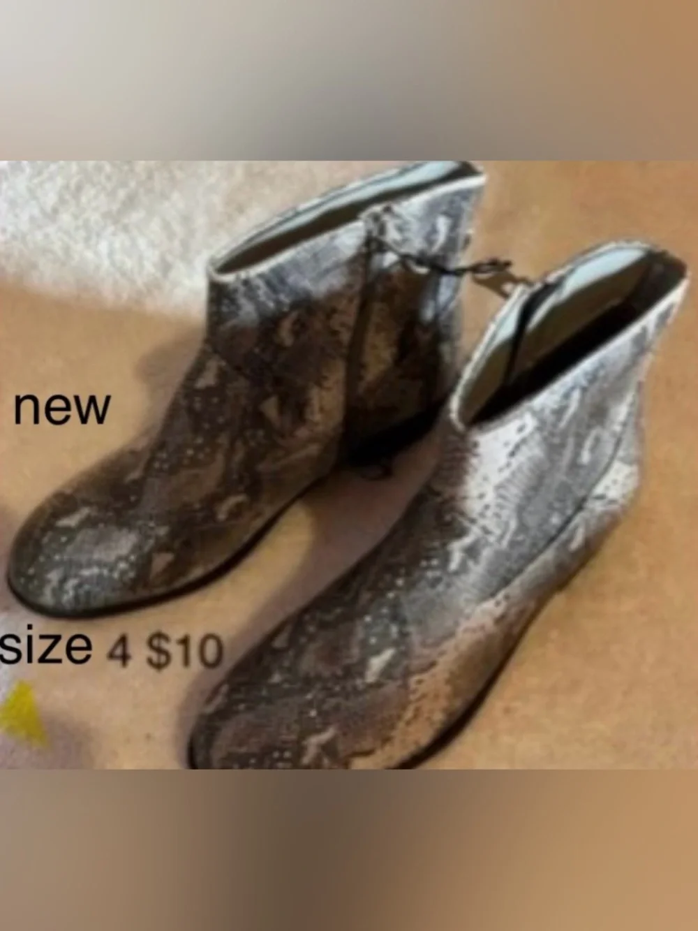 Snakeskin-Print Women’s Ankle Boots - Gray